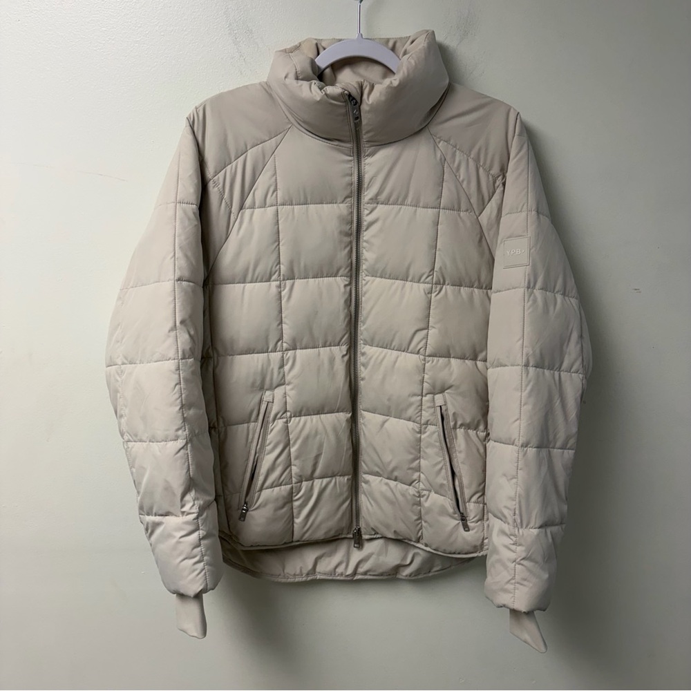 Abercrombie & Fitch Your Personal Best On The Go Puffer Moonbeam Size Medium - Picture 3 of 10